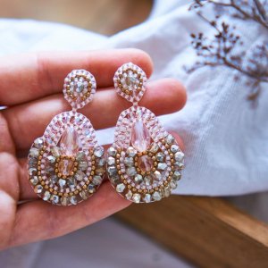 Perlenohrringe in Rosa und Gold – handgefertigt
