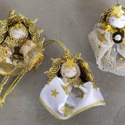 Christbaum-Anhänger Engerl in Nussschale