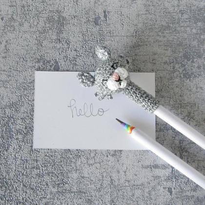 Katze mit Bleistift, Häkeltier auf Stift - Image 4
