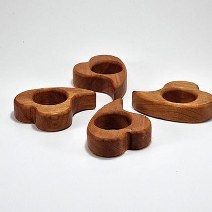 Serviettenringe / Eierbecher in Herzform aus Holz