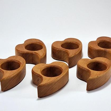 Serviettenringe / Eierbecher aus Holz in Herzform