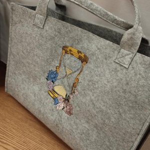 Bestickte Filztasche