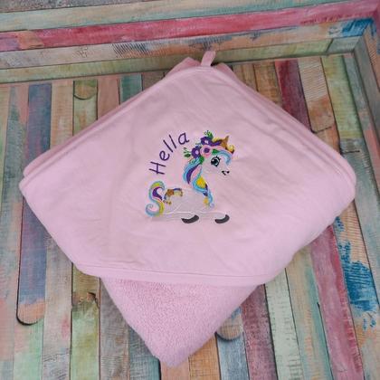 Dreiecksbadetuch Einhorn sitzend