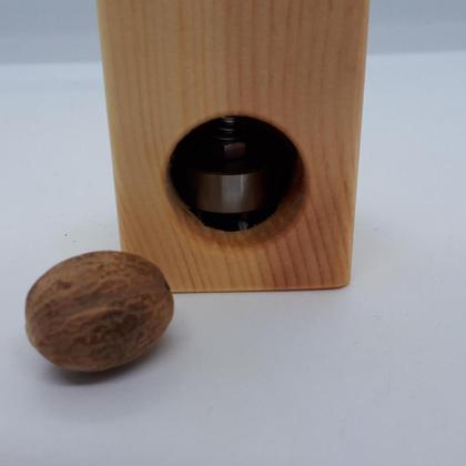 Zirbenholz Muskatreibe - Image 2