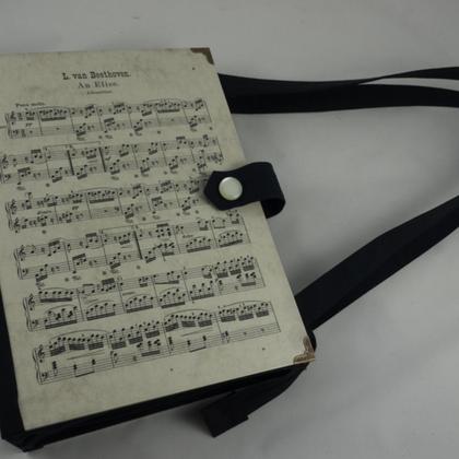 Individualisierte Tasche aus Notenblättern