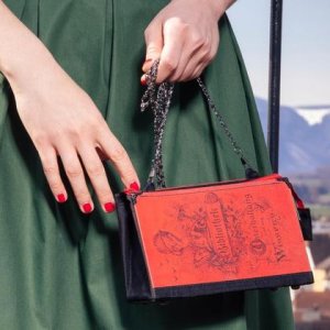 Tasche aus einem Buch „Bibliothek der Unterhaltung und des Wissens“