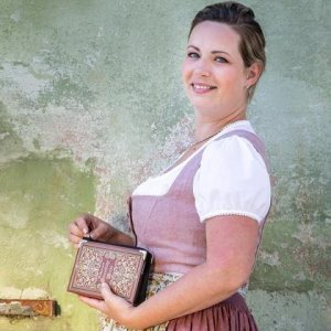 Tasche aus einem Buch von Grillparzer