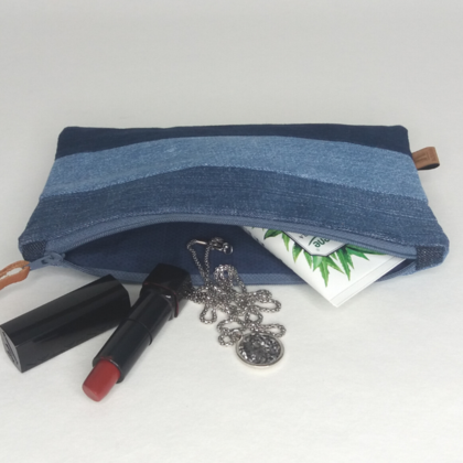Kosmetiktasche aus recycelten Jeans