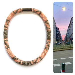 Halskette Fünfundsiebenrosa