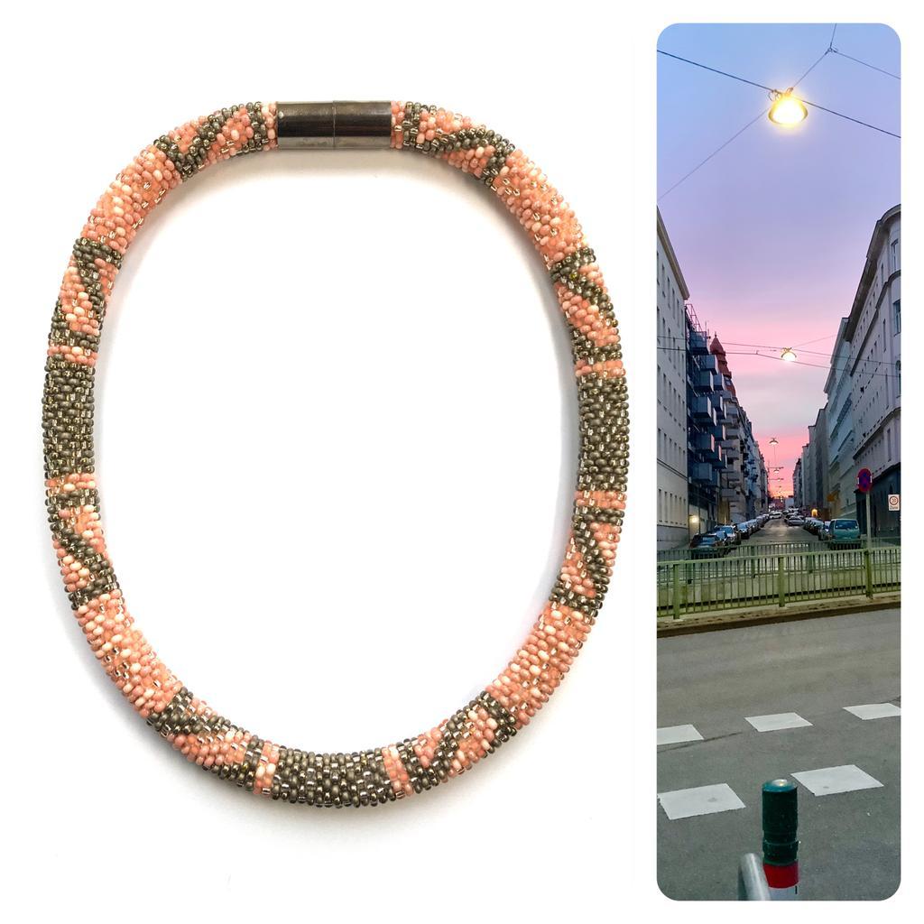 Halskette Fünfundsiebenrosa