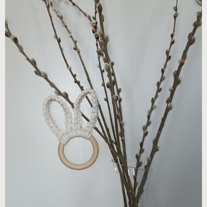 Hasenohren auf Holzring