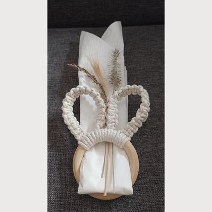 Hasenohren auf Holzring - Image 2