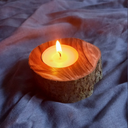 Kerzenhalterung aus Haslnussholz