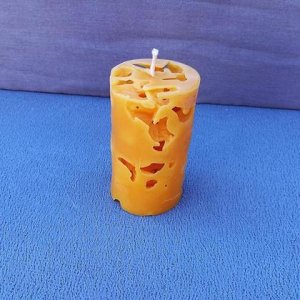 Bienenwachskerzen, Kerze mit Löchern