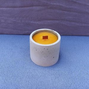 Bienenwachskerze, Kerze in Beton rund