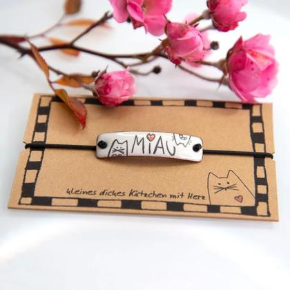 "MIAU" gezeichnetes Kätzchen