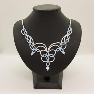 Collier Phibie, weiß und himmelblau