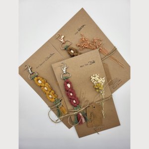 Makramee Schlüsselanhänger Flower mit individuellen Gruß