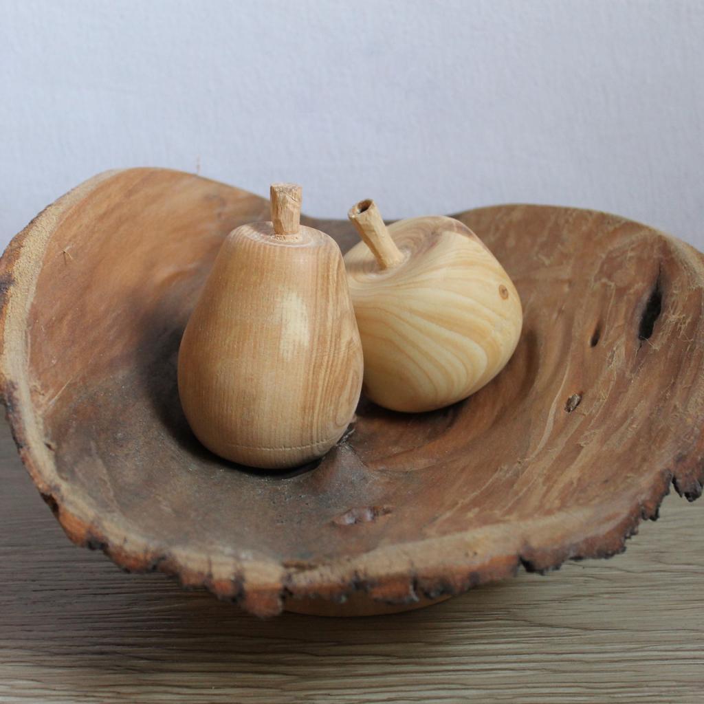 "Schwebende" Holzschale