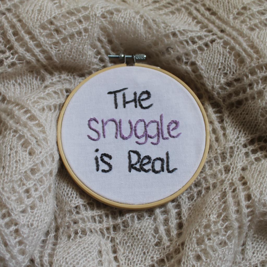 Stickrahmen "The snuggle is real"