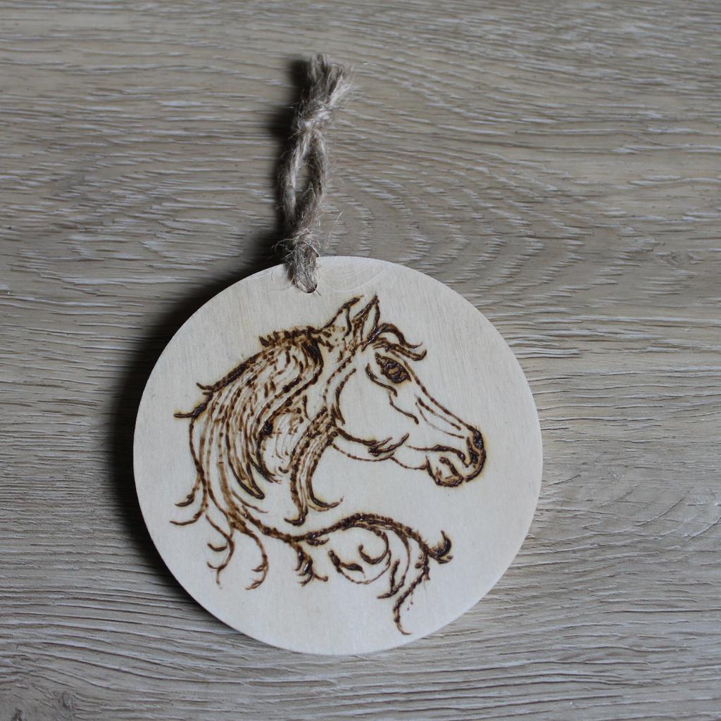 Holzscheibe Brandmalerei Pferde