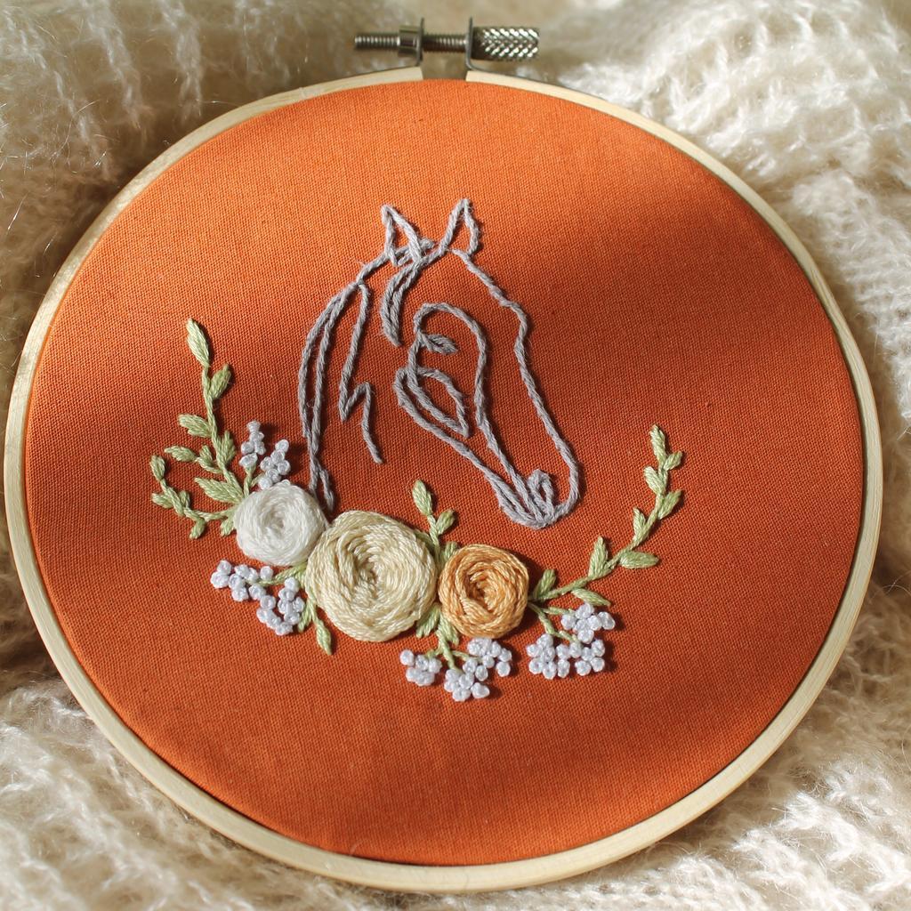 Stickbild "Pferd mit Blumen"