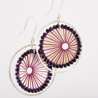 Verwickelt im Ring Ohrringe