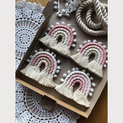 Makramee Regenbogen Rosa Glitter mit pompoms