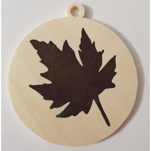 Hänger mit Ahornblatt, Handarbeit