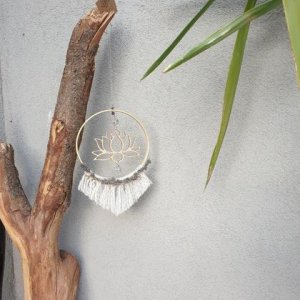 Lavendel MAKRAMEE *LOTUSFLOWER* mit Prismaglaskristall