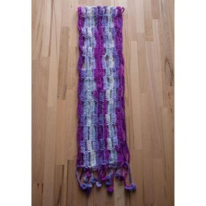 Schal in Lila-Tönen mit Blumen