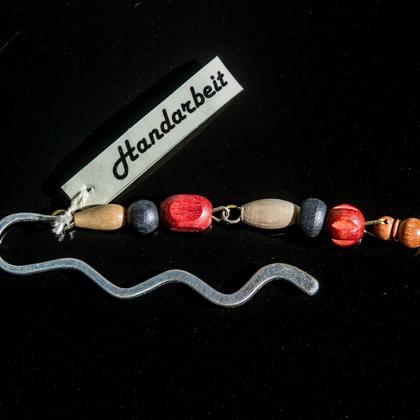 Lesezeichen mit Holzperlen