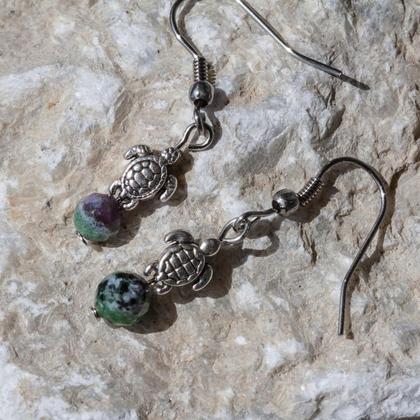 Ohrhänger Schildkröte mit Rubin-Zoisit