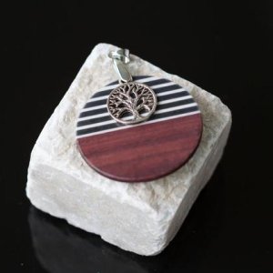 Anhänger Holz/Resin schwarz/weiß mit Lebensbaum