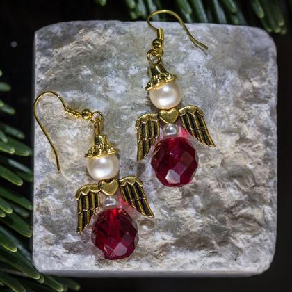 Ohrhänger Engel goldfarben mit roter Glasschliffperle