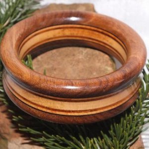 Armreifen aus 4 Holzarten