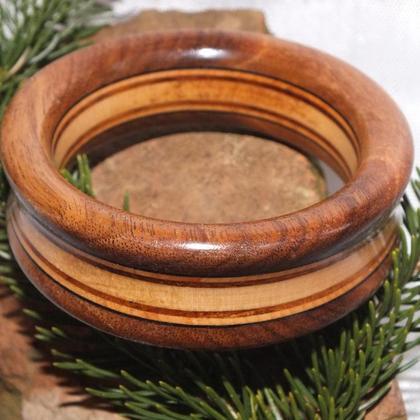 Armreifen aus 4 Holzarten