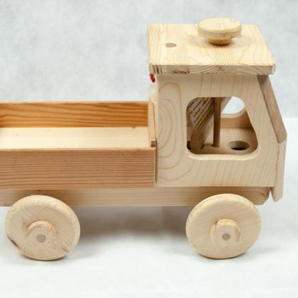 Lastwagen aus Holz