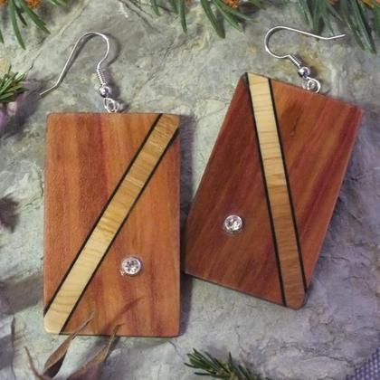 Ohrringe aus 3 Holzarten mit Strassstein in runder Fassung