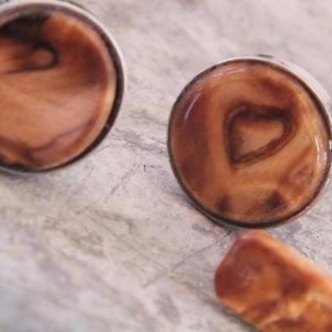 Manschettenknöpfe aus gestocktem Birkenholz