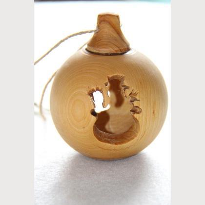 Christbaumkugel aus Lindenholz mit Motiven