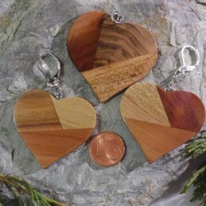 Ohrringe Herz aus 3 Holzarten mit Brisur versilbert