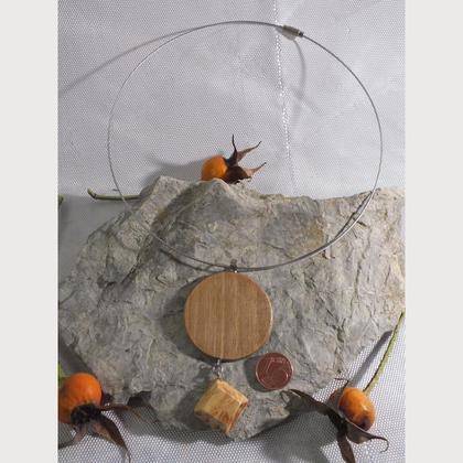 Collier mit Anhänger aus 2 Holzarten