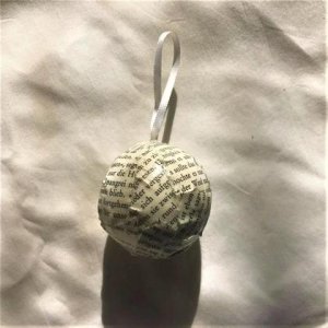 Christbaumkugel – Mittel