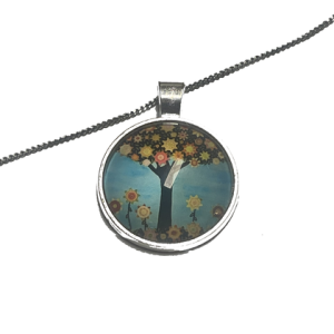 Kette – Baum mit Sonnenförmigen Blüten