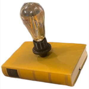 Bücherlampe – Liebe hat viele Namen