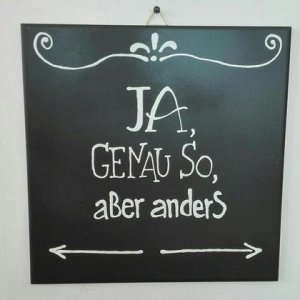 Spruchfliese schwarz „Ja, genau so…aber anders“