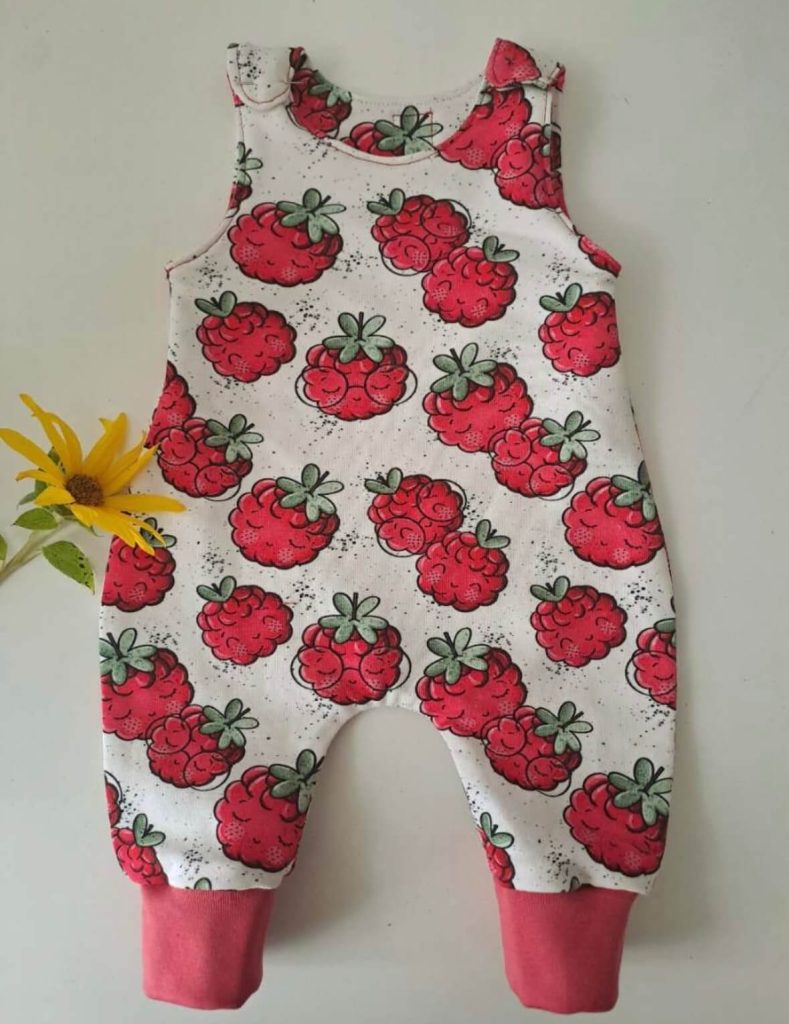 Strampler süße Himbeeren