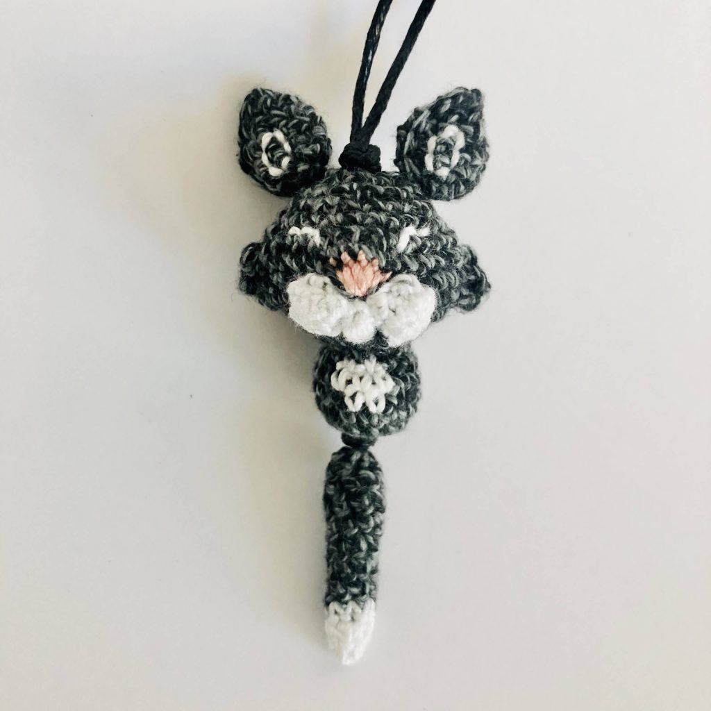 Schwarzgraue Katze Anhänger