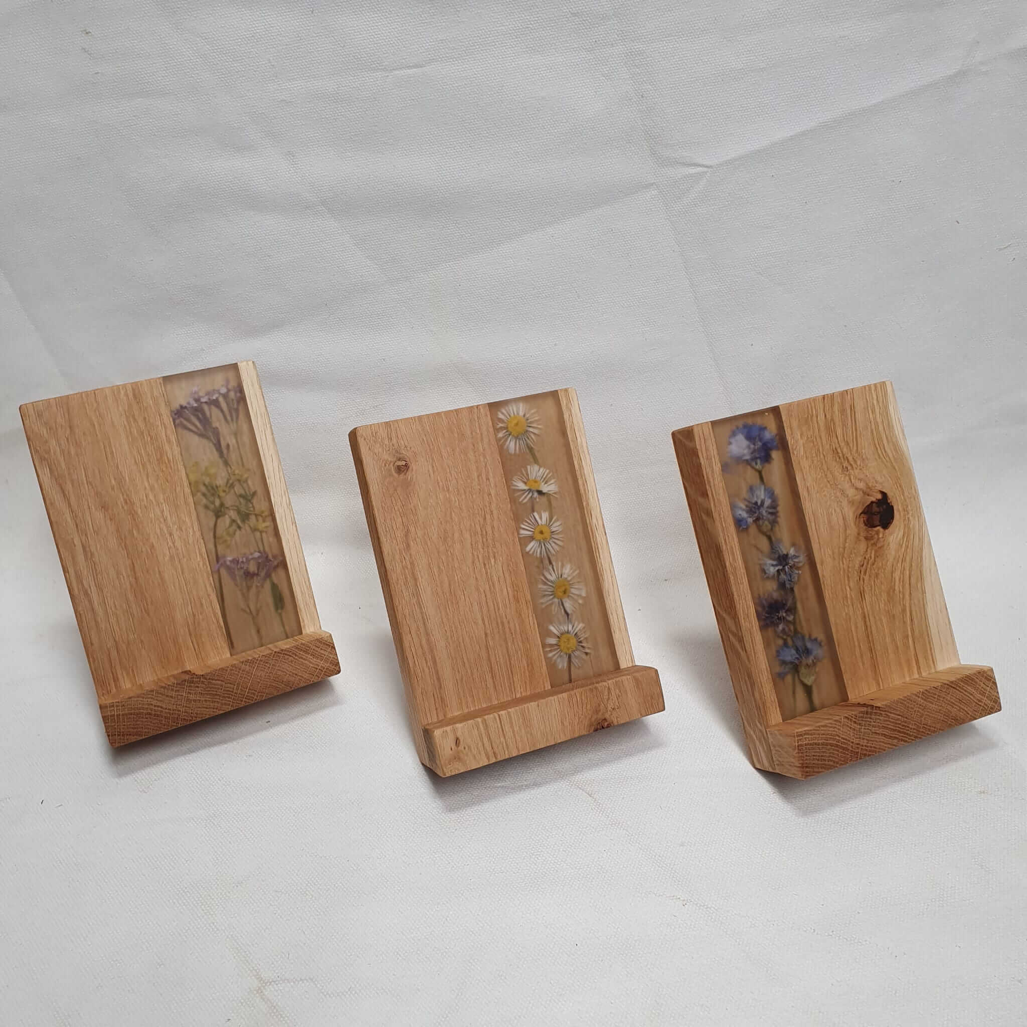 Handy-Halter mit floralen Akzenten